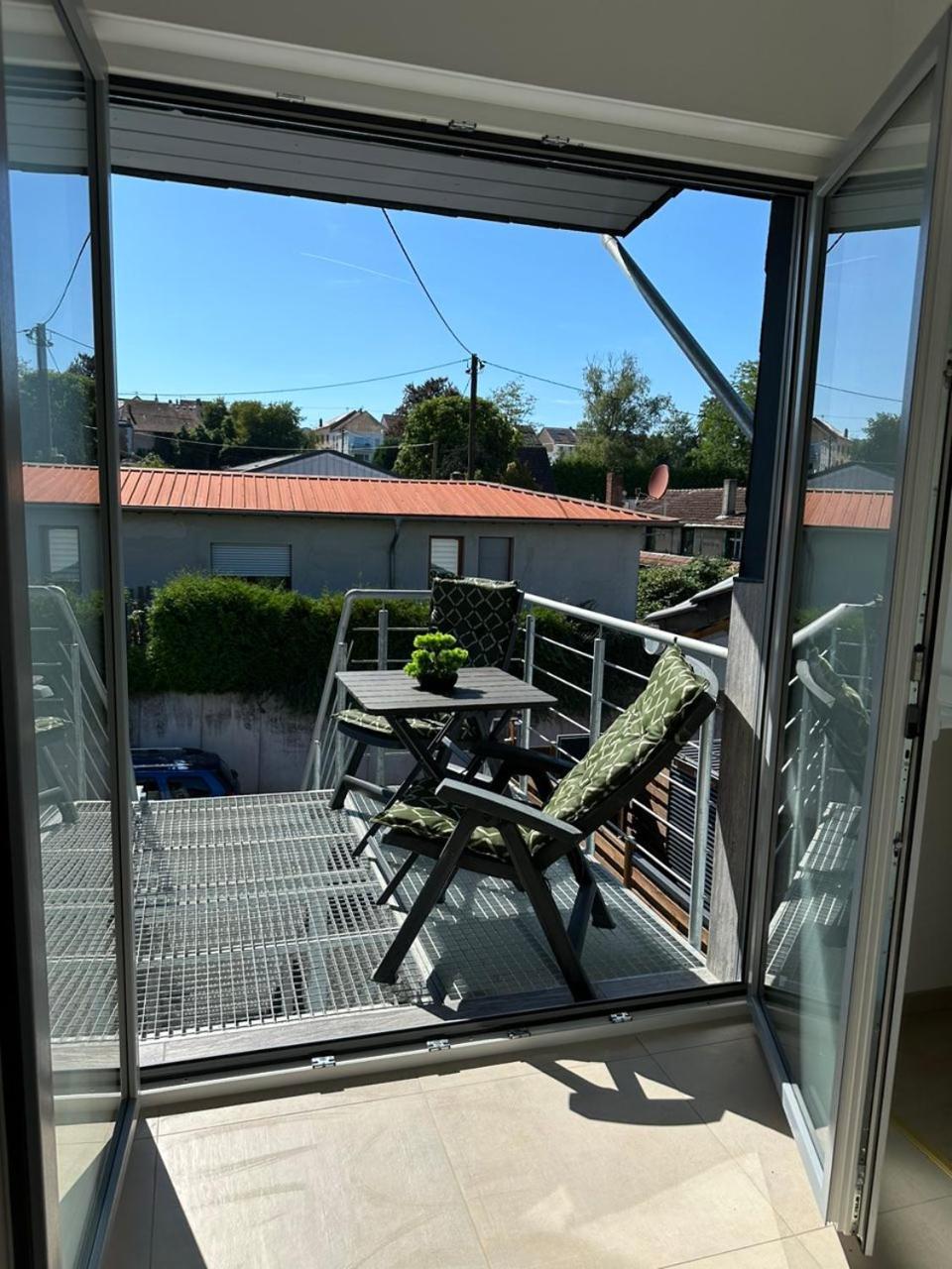 Grosse Ferienwohnung Gaestehaus Neubau Merzig 120M2 Exterior foto